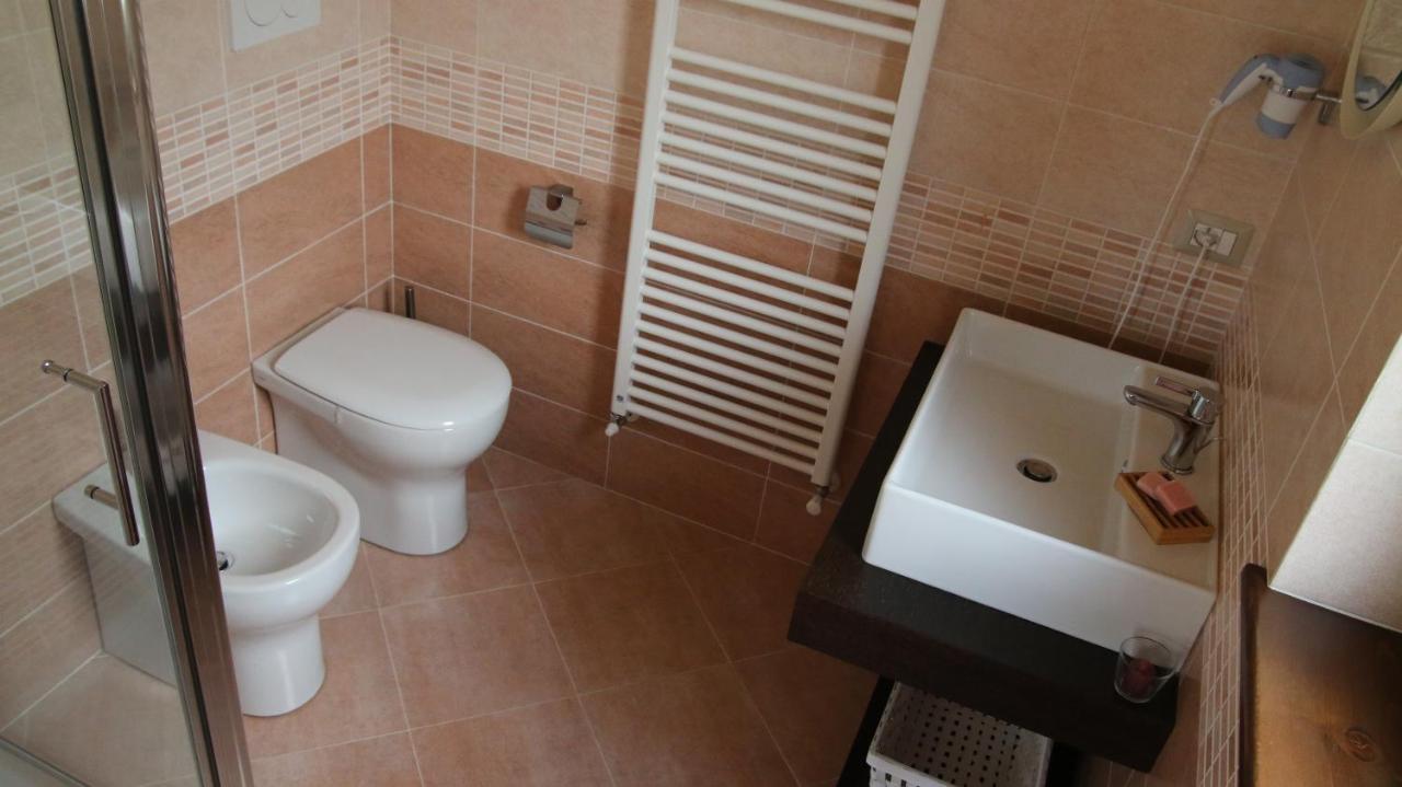 Al Ginepro Bed and Breakfast Montecchio  Exteriör bild